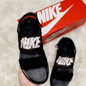 Nike sandals size 8 ✨price firm✨